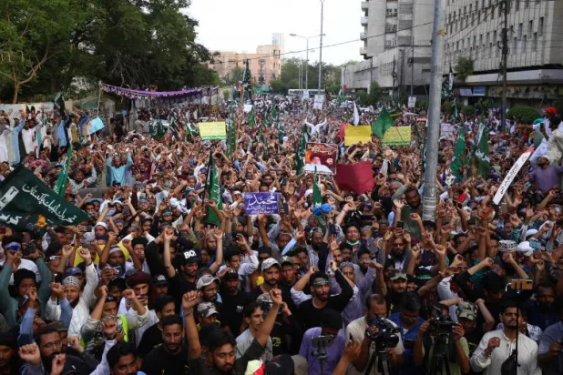 تظاهرة في مدينة كراتشي الباكستانية (إ.ب.أ)