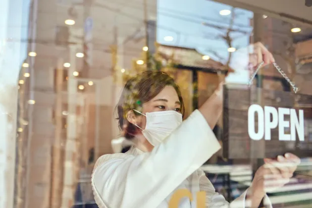 Japonya, Kovid-19 ile mücadele kapsamında iki yıldan fazla süredir yabancı turistlere karşı uyguladığı sınır önlemlerini kaldırdığını duyurdu (CNBC)