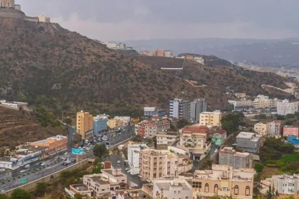 İçinde bulunulan yaz döneminin en düşük sıcaklığı el-Baha şehrinde kaydedildi. (SPA)