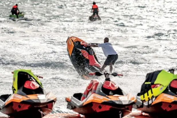  
ورزش های مهیج آبی در «جده ویوز» (الشرق الاوسط)