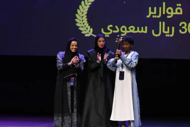 
 
اعضای تیم فیلم «قواریر» که برنده ۴ جایزه شد