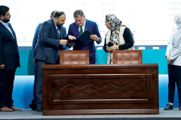 صورة وزعتها حكومة الدبيبة لمشاركته في إعلان نتائج انتخابات برلمان شباب ليبيا في طرابلس