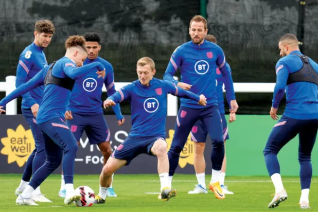 لاعبو إنجلترا خلال التدريب قبل موقعة المجر المهمة للخروج من قاع المجموعة (د.ب.أ)