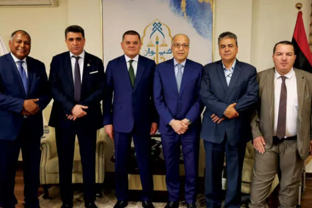 الدبيبة لدى اجتماعه بمسؤولي الأجهزة الاقتصادية والإدارية في طرابلس أمس (حكومة الوحدة)