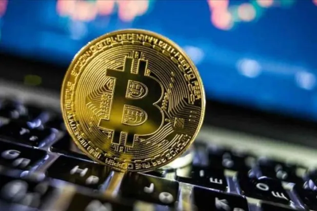 انخفاض بتكوين لأدنى مستوى في 18 شهرا