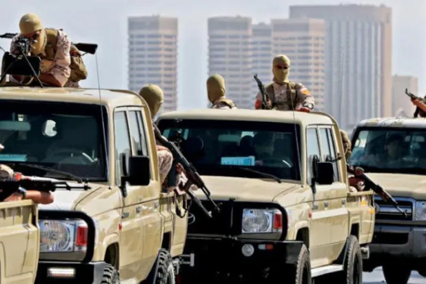 طرابلس میں فوجی نقل و حرکت کے منظر کو دیکھا جا سکتا ہے (اے ایف پی)