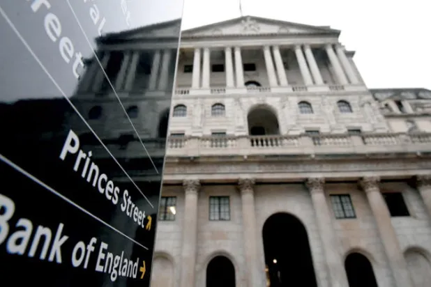 رفع بنك إنجلترا المركزي الفائدة بربع نقطة مئوية لمواجهة التضخم المتصاعد (رويترز)