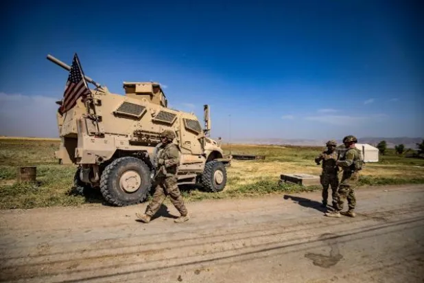 دورية أميركية في ريف مدينة القامشلي شمال شرق سوريا الأحد الماضي (ا.ف.ب)