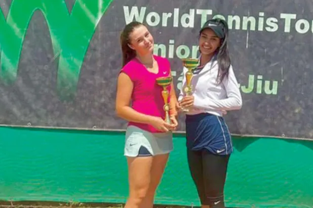 يارا تحتفل باللقب مع زميلتها الرومانية أليسا (الشرق الأوسط)