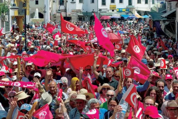 آئین پر ریفرنڈم کی مخالفت میں کل دارالحکومت کی سڑکوں پر ہونے والے مظاہروں کا ایک منظر (رائٹرز)