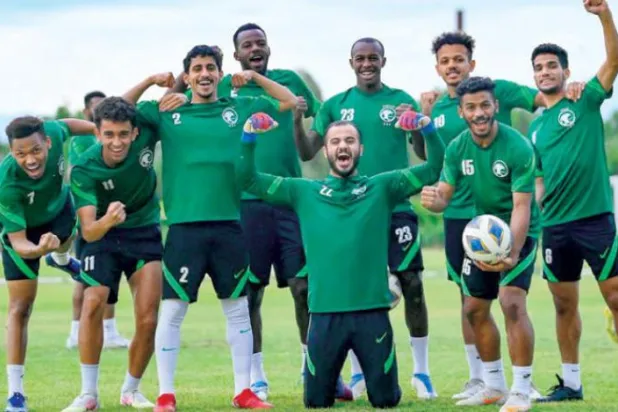 فائنل سے قبل اپنے بلند حوصلے کی عکاسی کرتے ہوئے ایک تصویر میں سبز کھلاڑی (الشرق الاوسط)