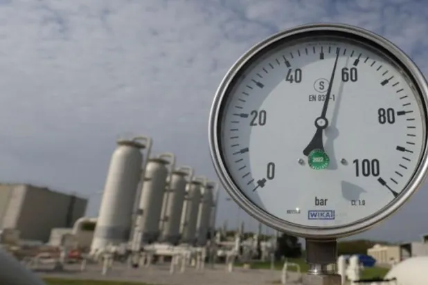 مقياس يظهر بمنشأة توزيع للغاز في بومغارتن بالنمسا (أرشيفية - رويترز)
