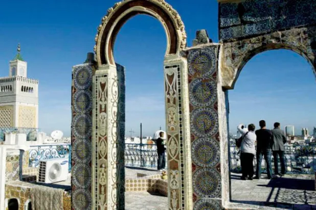 كشف البنك المركزي التونسي عن زيادة عائدات السياحة 51 في المائة (رويترز)