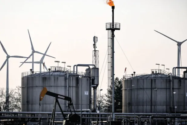 محطة طاقة تابعة لشركة وينترشال بالقرب من الحدود الألمانية (إ.ب.أ)