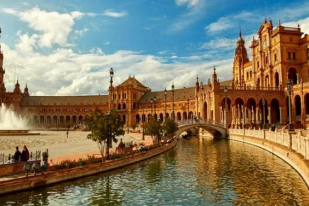 إشبيلية تسمي موجات الحر