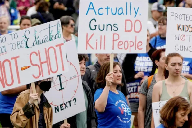 مظاهرة ضد السلاح في واشنطن في 11 يونيو الماضي (رويترز)