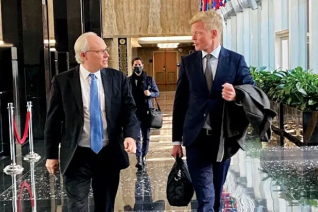 المبعوثان الأميركي والأممي لدى لقائهما في واشنطن (الخارجية الأميركية)