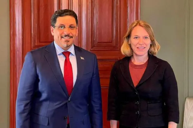 Yemeni Foreign Minister Ahmed Awad bin Mubarak meets his Norwegian counterpart Anniken Huitfeldt. (Saba)