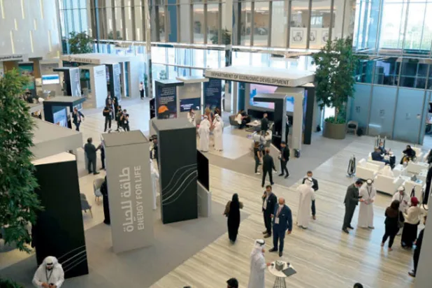 جانب من المعرض المصاحب من منتدى «اصنع في الإمارات» (وام)