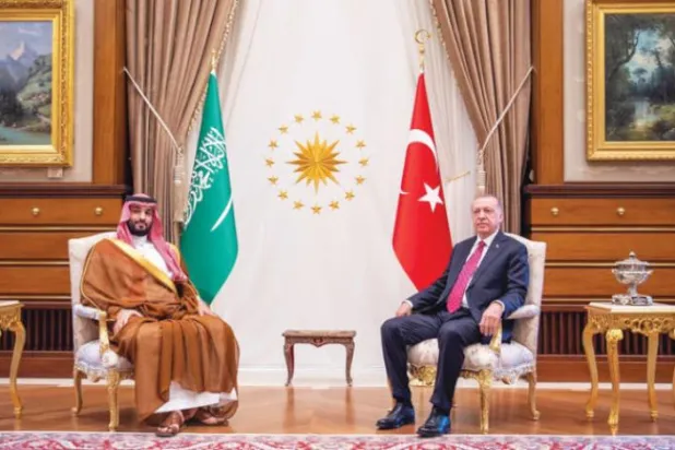 صدر اردوغان اور سعودی ولی عہد کو دو طرفہ ملاقات اور بات چیت کا ایک سیشن منعقد کرتے ہوئے دیکھا جا سکتا ہے جس کے دوران خطے کے تعلقات اور پیش رفتوں کا جائزہ لیا گیا ہے (واس)