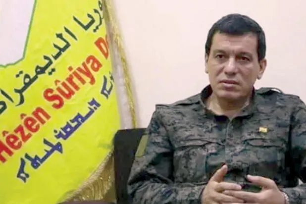 صورة وزعتها «قسد» لقائدها متحدثاً في مؤتمره الصحافي أمس