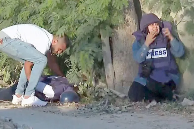 شيرين أبوعاقلة بعد اغتيالها في 11 مايو الماضي (أ.ف.ب)