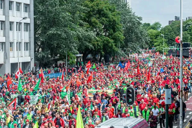 Siyaset ve sosyal bilimciler, dünya çapında birçok komplikasyon olmasına rağmen, dünya kamuoyunun zayıflamasının ve gösterilerin azalmasının nedenleriyle meşgul (AFP)