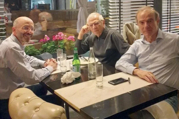 عکسی که مورا در توییتر از ملاقات بورل و مالی در یک شام کاری در بروکسل منتشر کرد
