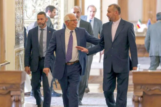 بوریل اور عبد اللہیان کو کل تہران میں ایک مشترکہ پریس کانفرنس کرنے کی تیاری کرتے ہوئے دیکھا جا سکتا ہے (اے ایف پی)