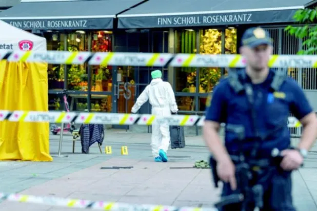 گزشتہ روز اوسلو میں حملے کی جگہ کی تحقیقاتی منظر کو دیکھا جا سکتا ہے (رائٹرز)