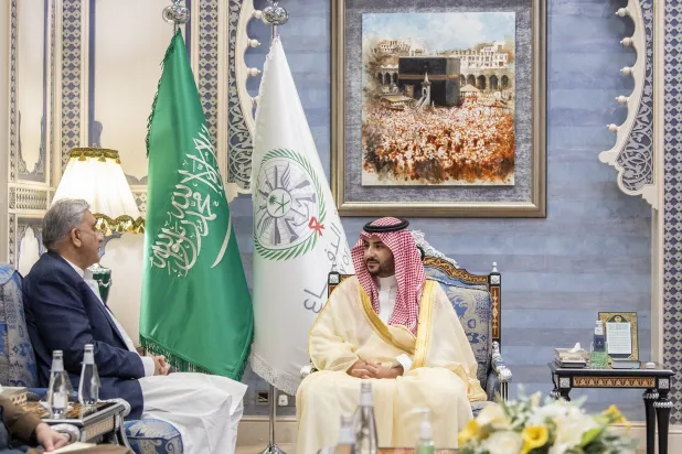 الأمير خالد بن سلمان نائب وزير الدفاع السعودي لدى لقائه قائد الجيش الباكستاني الفريق الأول الركن قمر جاويد باجوا (واس)