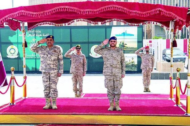 رئيسا الأركان السعودي والقطري لدى لقائهما في الرياض الأحد (واس) 