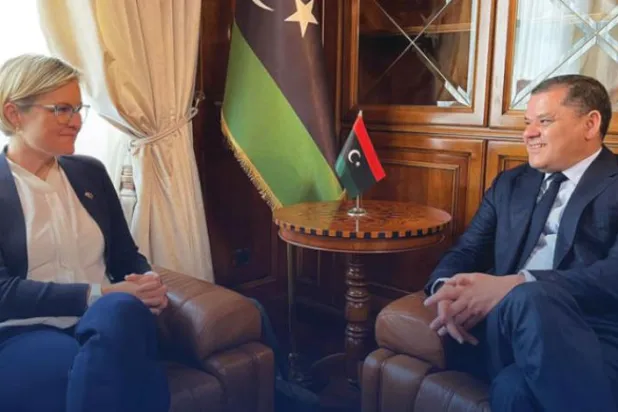 طرابلس میں برطانوی سفیر سے گزشتہ روز ملاقات کی دبیبہ حکومت کی طرف سے تقسیم کی گئی تصویر