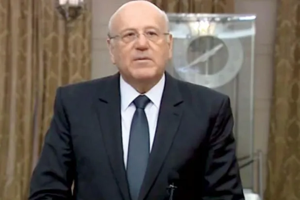 ميقاتي متحدثاً بعد انتهاء استشاراته مع النواب أمس (الوكالة الوطنية)