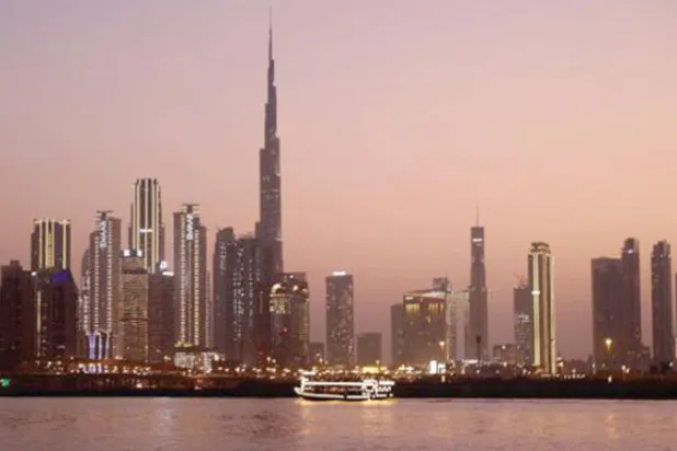 تتطلع دبي للاستفادة من نجاح اكتتابات «ديوا» و«تيكوم» من خلال طرح المزيد من الشركات وجذب رؤوس الأموال العالمية (أ.ف.ب)