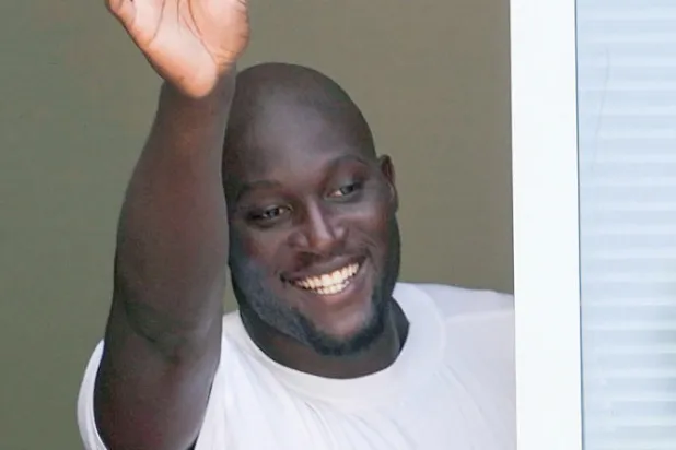 لوكاكو يحيي جماهير الإنتر (أ.ب)