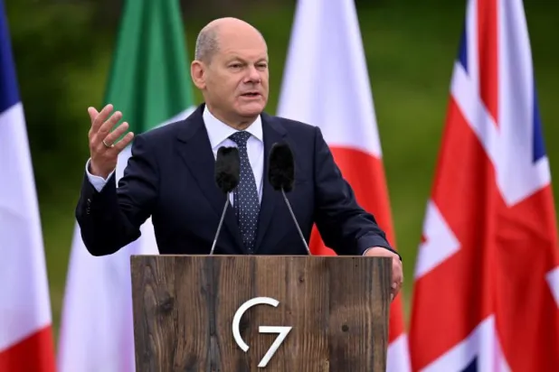المستشار الألماني أولاف شولتس يتحدث بعد انتهاء قمة مجموعة السبع (أ.ف.ب)