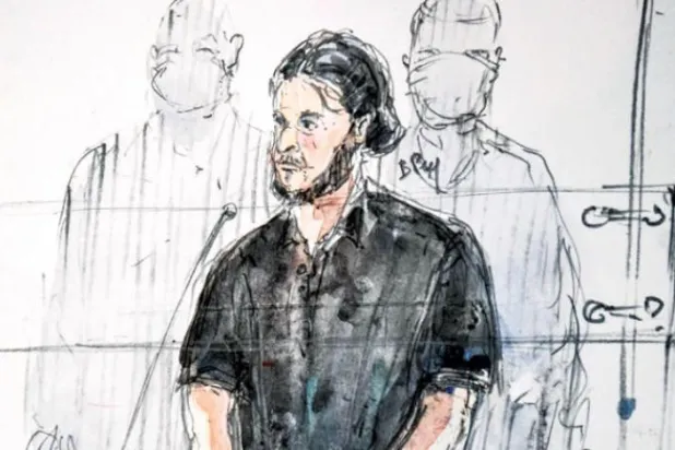 رسم لصلاح عبد السلام «الرجل العاشر» في هجمات 13 نوفمبر في باريس وضاحيتها سان دوني أمام محكمة باريس الجنائية (أ.ف.ب)