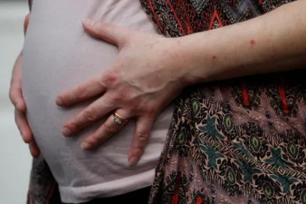 معدلات الإجهاض تبلغ ذروتها في شهور يونيو ويوليو وأغسطس (رويترز)