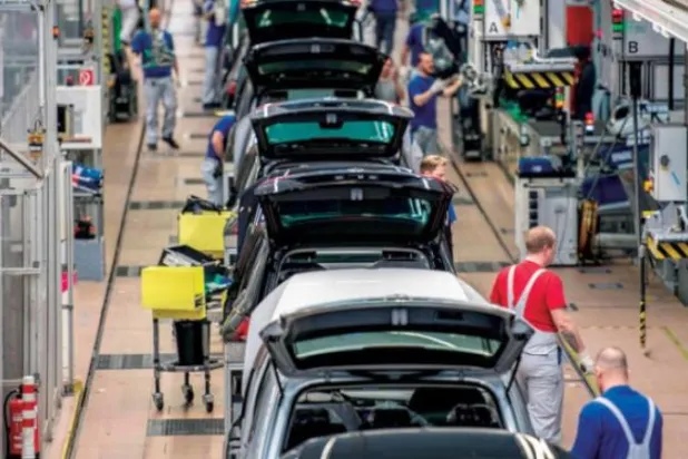 مصنع لإنتاج السيارات (أرشيفية-أ.ف.ب)