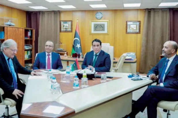 صدارتی کونسل کو طرابلس میں امریکی ایلچی سفیر رچرڈ نورلینڈ سے ملاقات کے دوران دیکھا جا سکتا ہے (صدارتی کونسل)