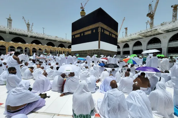  24 June 2022, Saudi Arabia, Makkah: Muslim pilgrims perform Friday prayer around the Kaaba, Islam's holiest shrine, at the Grand Mosque in the holy city of Makkah, during the start of the annual Hajj pilgrimage. (dpa)