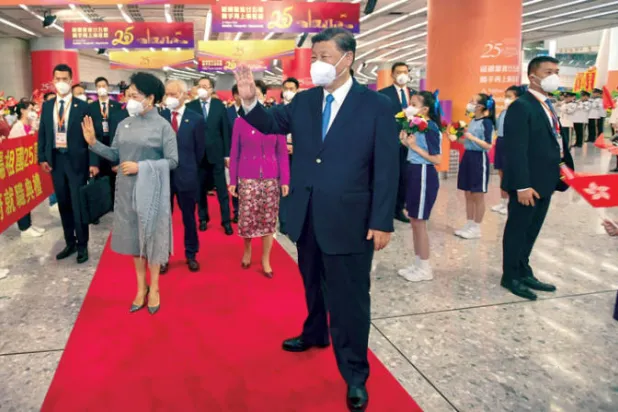 شي في هونغ كونغ في الذكرى الـ 25 لـ«استعادتها»