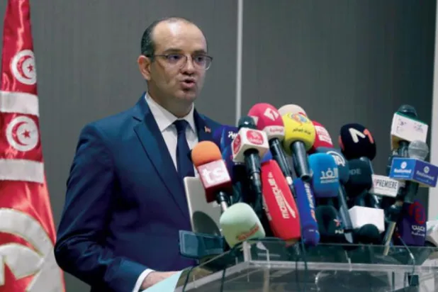 Bağımsız Yüksek Seçim Kurulu Başkanı Buasker Tunus’ta basın toplantısı düzenledi. (EPA) 