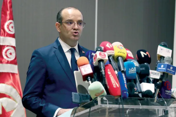 رئيس الهيئة العليا المستقلة للانتخابات في تونس خلال مؤتمر صحافي (إ.ب.أ)