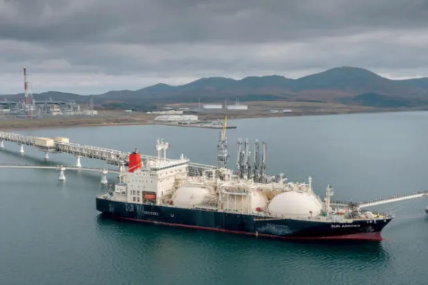 أصدر الرئيس فلاديمير بوتين مرسوماً يفرض السيطرة الكاملة على مشروع «سخالين-2» للغاز والنفط في أقصى شرق روسيا (أ.ب)