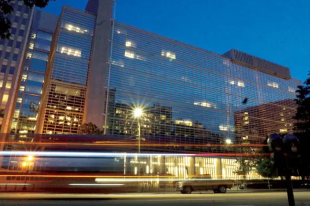 وافق مجلس إدارة البنك الدولي على إنشاء صندوق لتعزيز القدرات الوقائية من الأوبئة والتأهب والتصدي لها (رويترز)