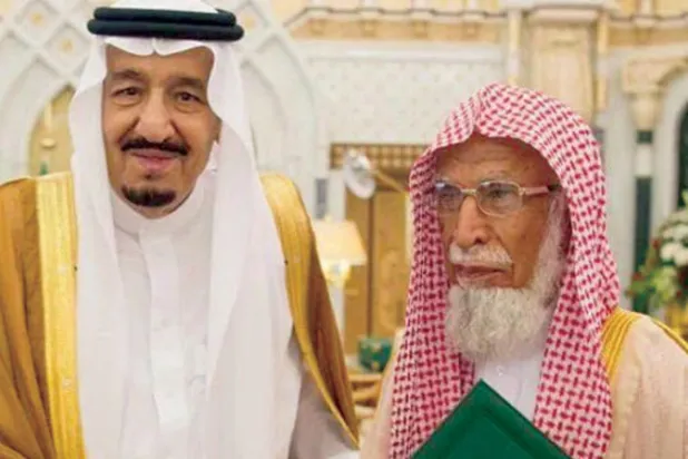 العبودي مع الملك سلمان في إحدى المناسبات الرسمية