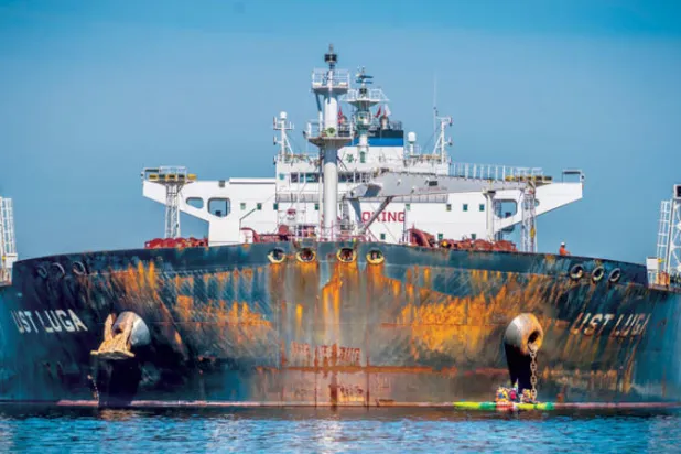 ناقلة نفط روسية في عرض البحر (إ.ب.أ)