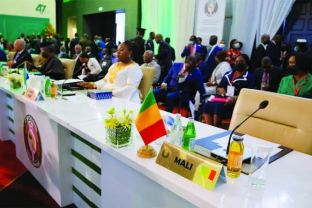 جانب من قمّة «إيكواس» في أكرا يوم الأحد (رويترز)